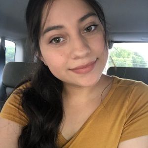 Meet your Posher, Yesenia